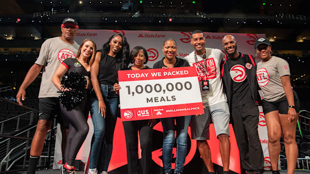 HAWKS AND STATE FARM RALLY 5,000 VOLUNTEERS TO PACK MORE THAN ONE MILLION MEALS.